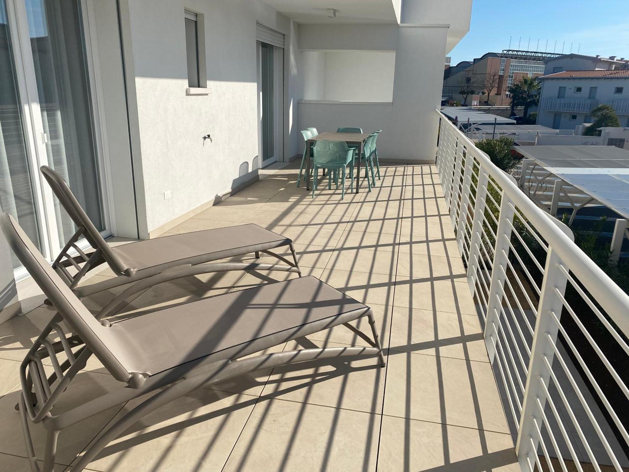 Sun Beach Residence Con Piscina - Piazza Brescia - Adria Holiday Jesolo - Family Apartments Номер фото